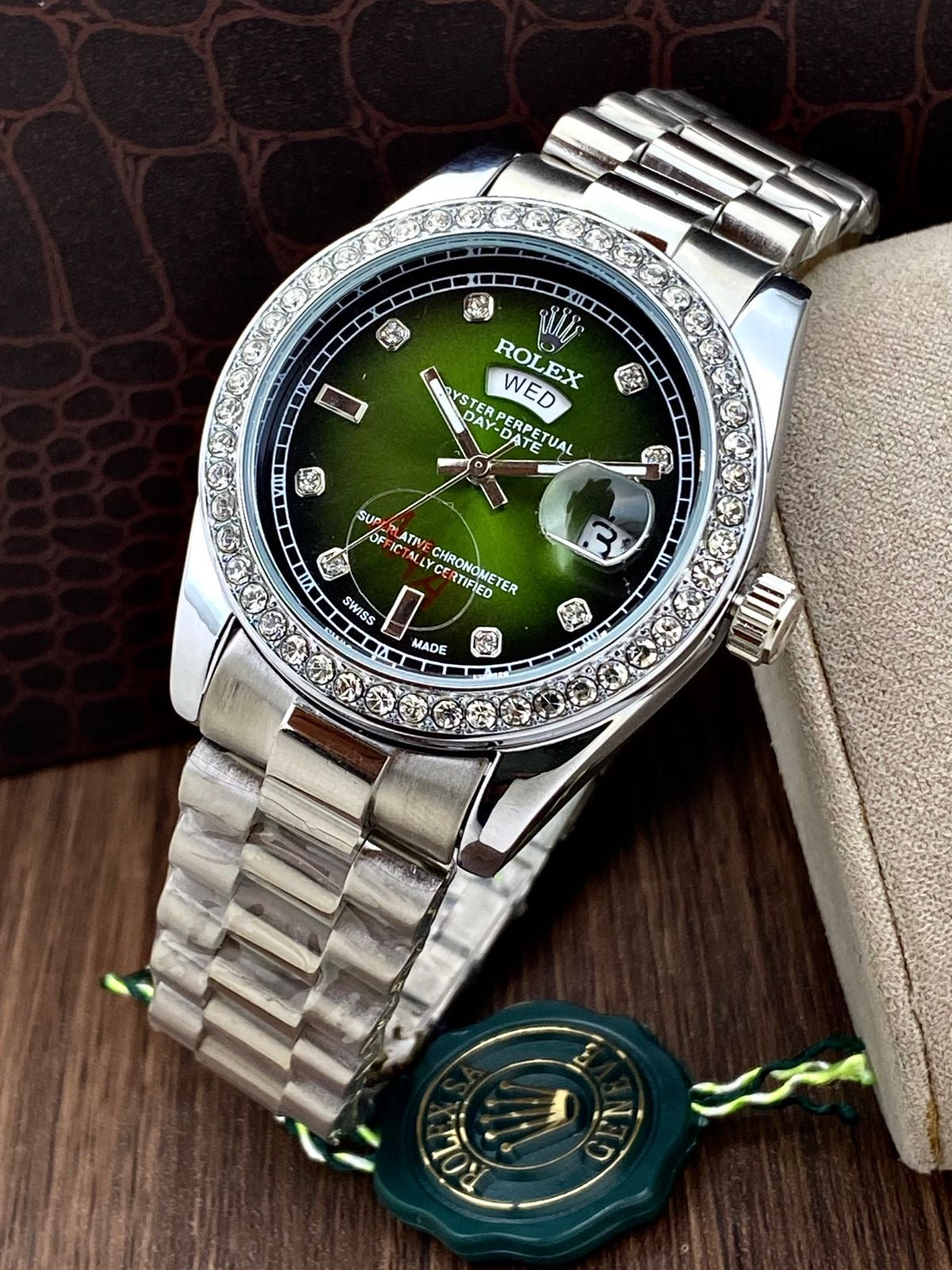 Men’s High-Quality Steel Watch with Diamond Dial & Date Function