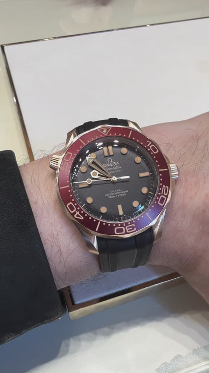 Seamaster Diver 300M 007 Edition | 42mm Japanese Automatic Watch for Men